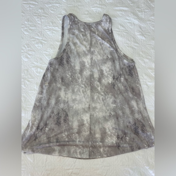 Tie dye active wear top. - Picture 3 of 4